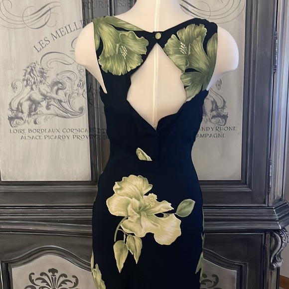 Black dress - Picture 4 of 9